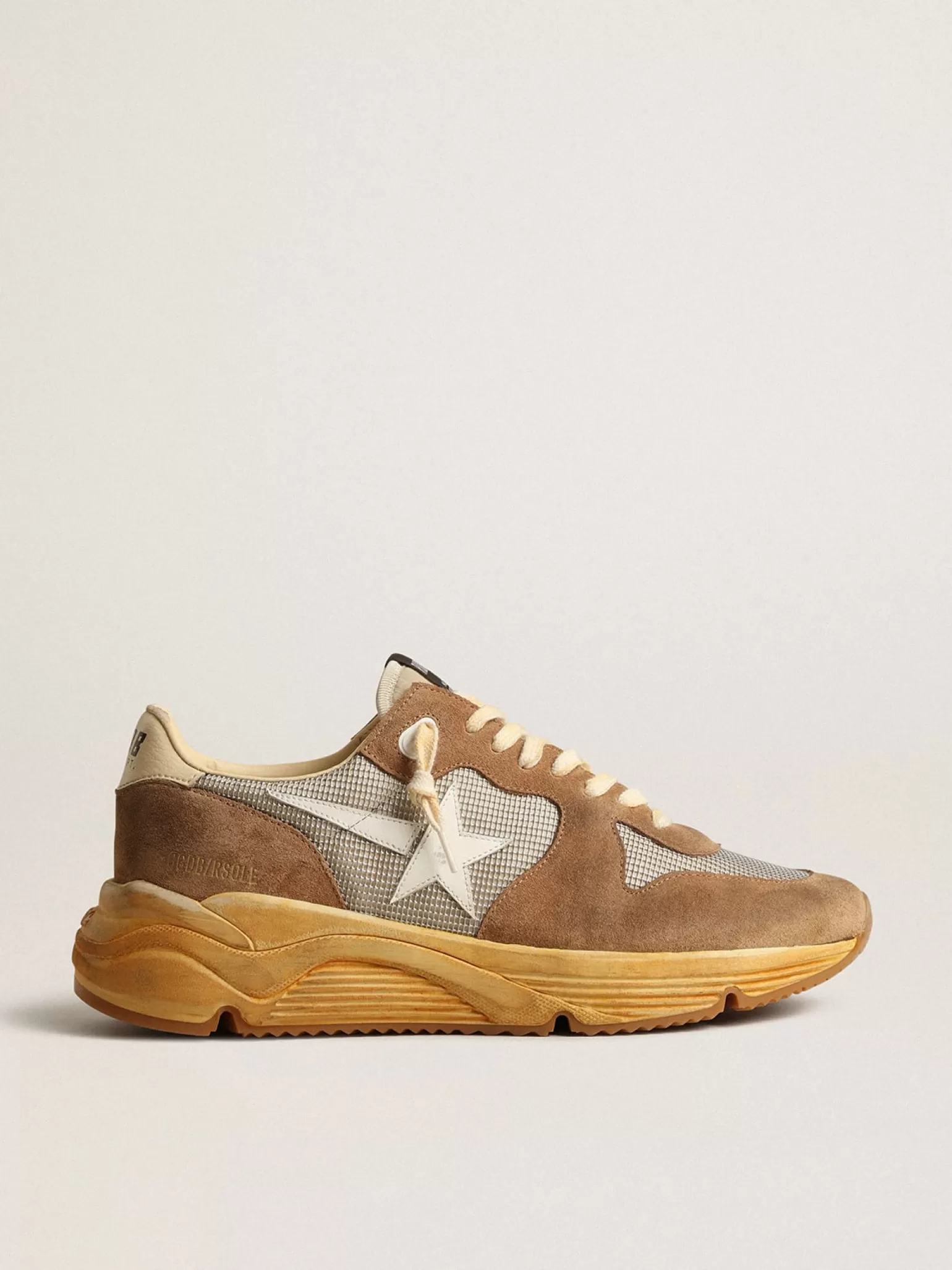 Discount Running Sole de tela prateada e suede cor tabaco com estrela branca Running Sole