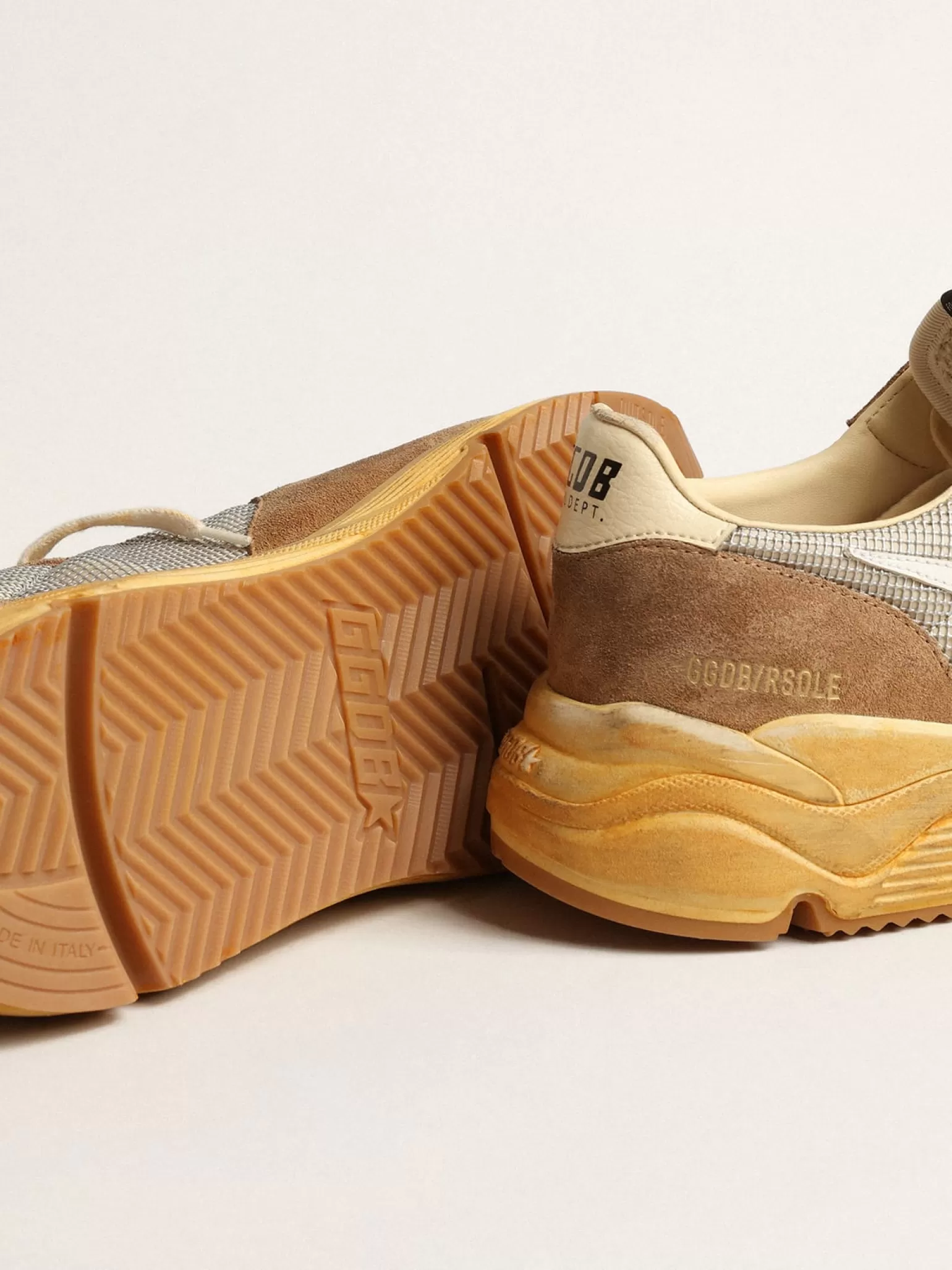 Discount Running Sole de tela prateada e suede cor tabaco com estrela branca Running Sole