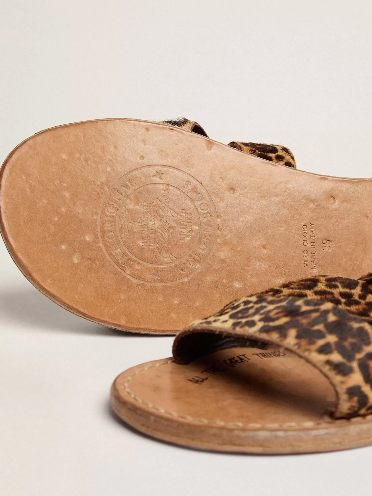 Hot Sandália rasteira Feminina de couro cavalinho com estampa de leopardo MULHER Sapatos | Beachwear