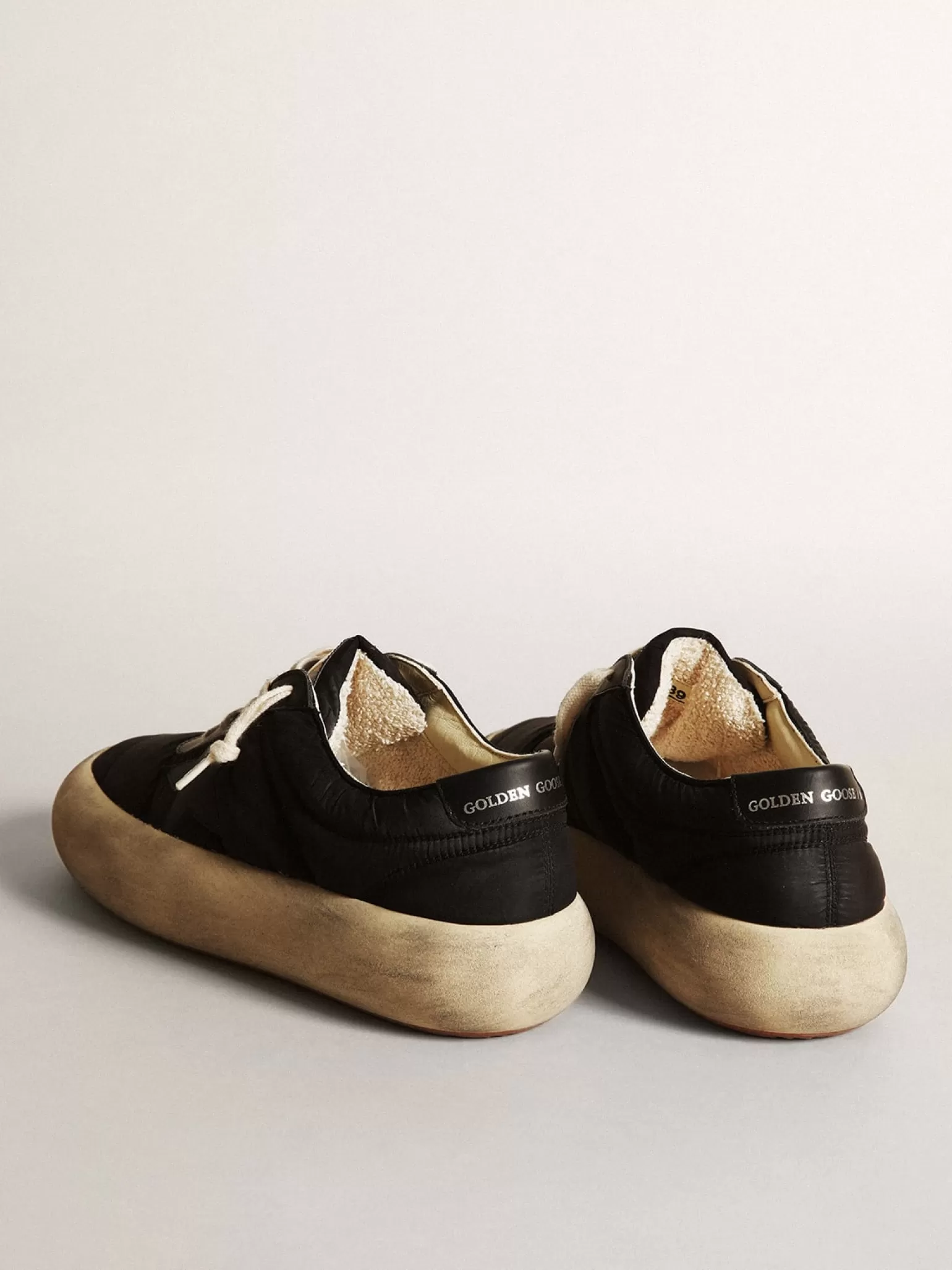 Outlet Sapato Space-Star de náilon preto com estrela e talão de couro preto MULHER Space-Star