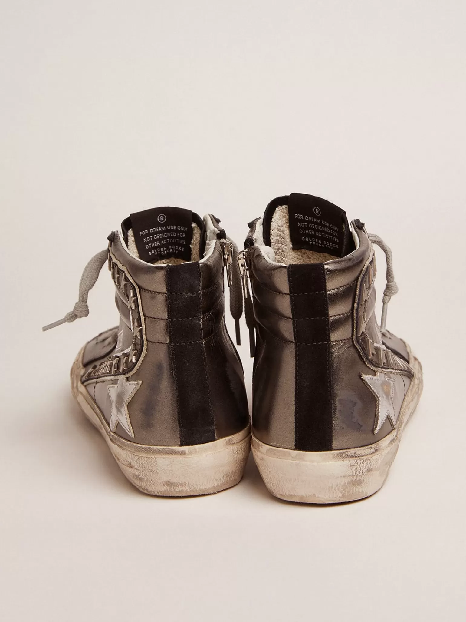 Flash Sale Slide feminino com cabedal de couro metálico prateado e tachas MULHER Slide