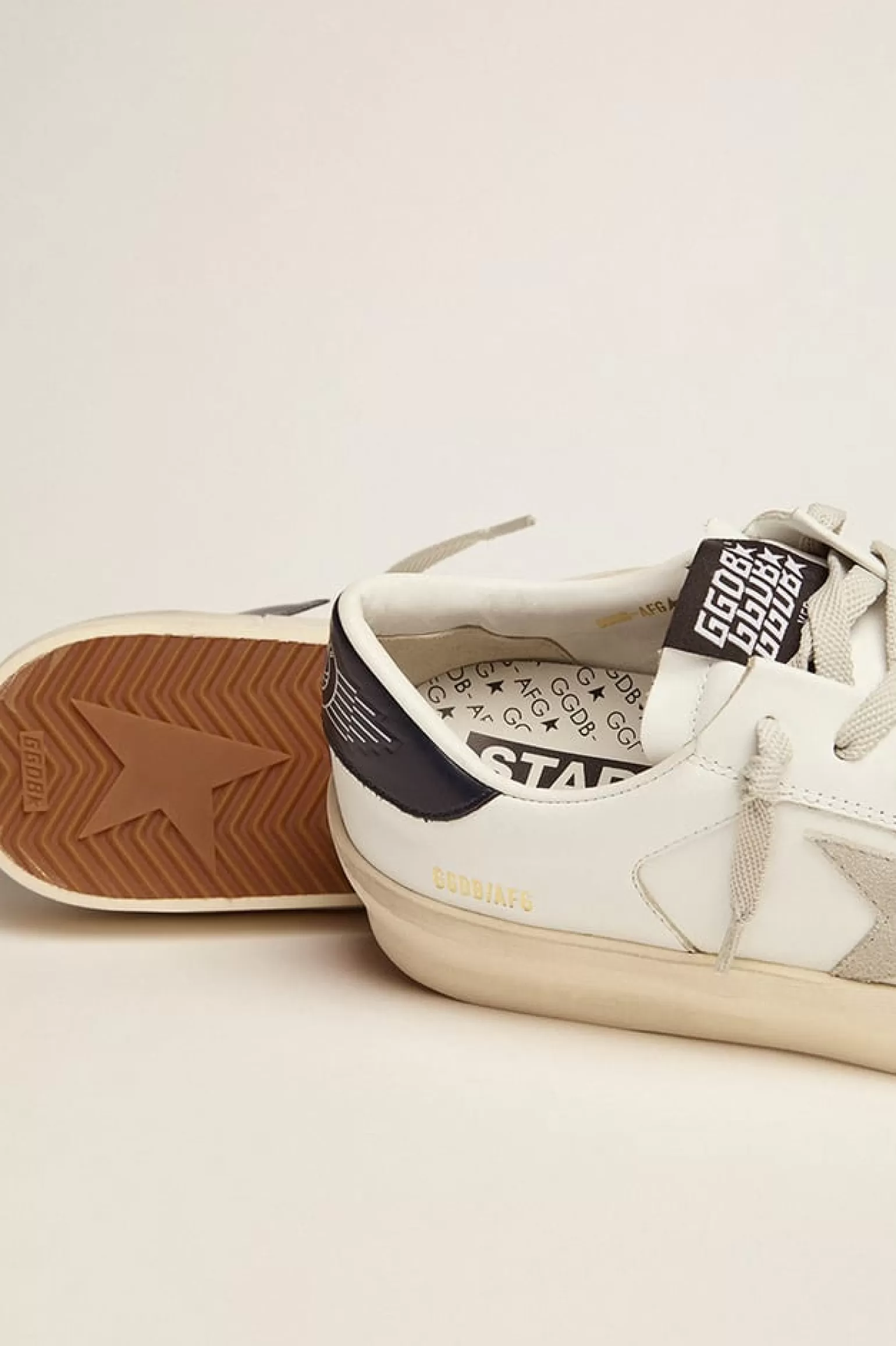 Shop Stardan Feminino com estrela de suede gelo e talão preto MULHER Stardan