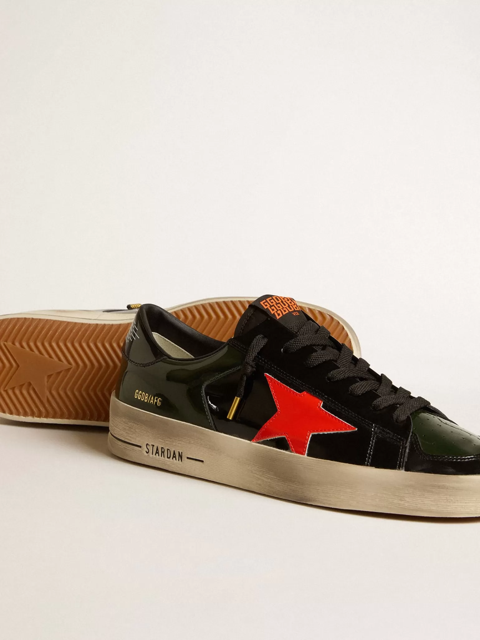 Store Stardan Masculino de couro envernizado preto e verde com estrela laranja Stardan