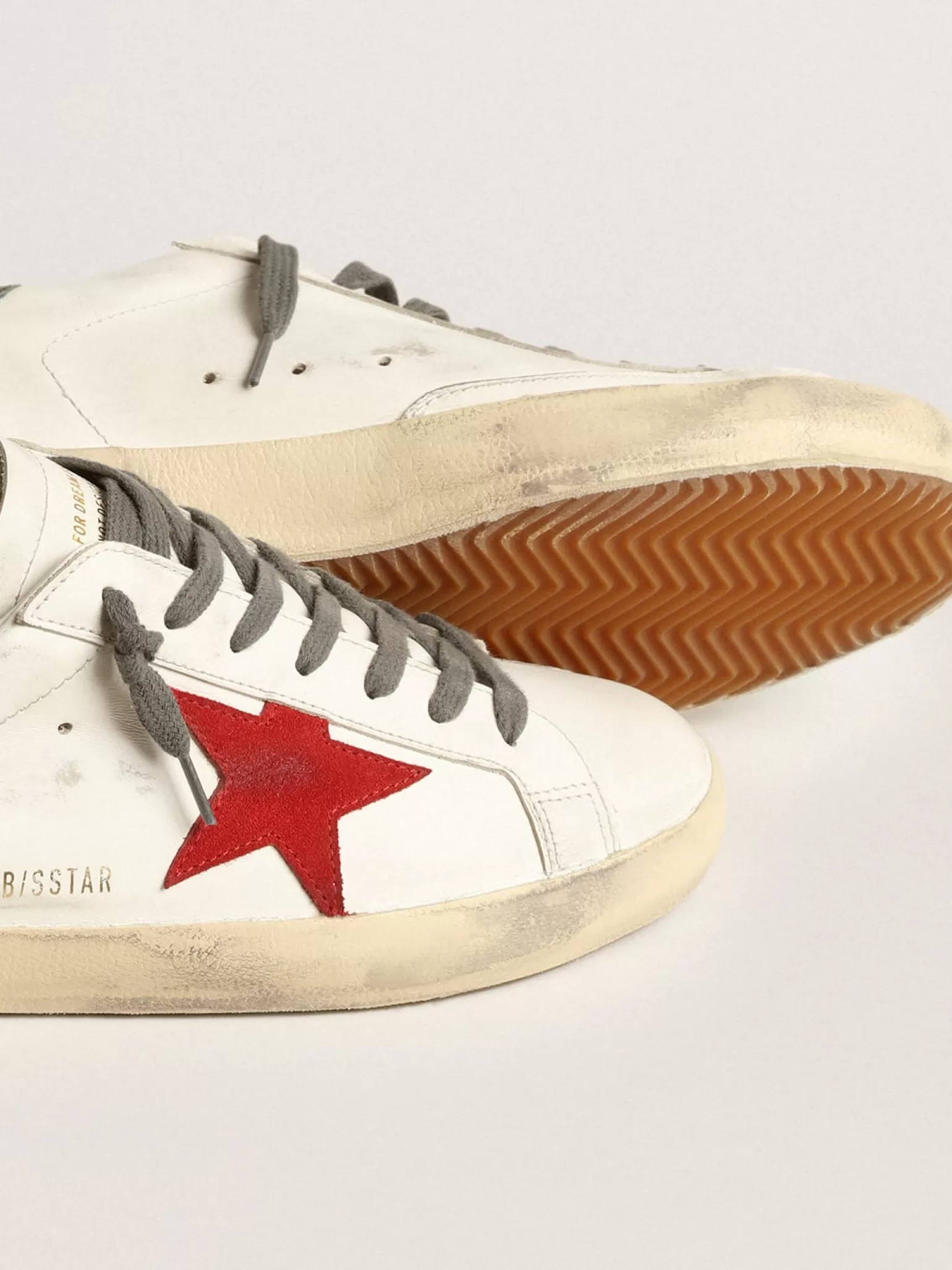 Store Super-Star com estrela de suede vermelho e talão de couro verde Super-Star