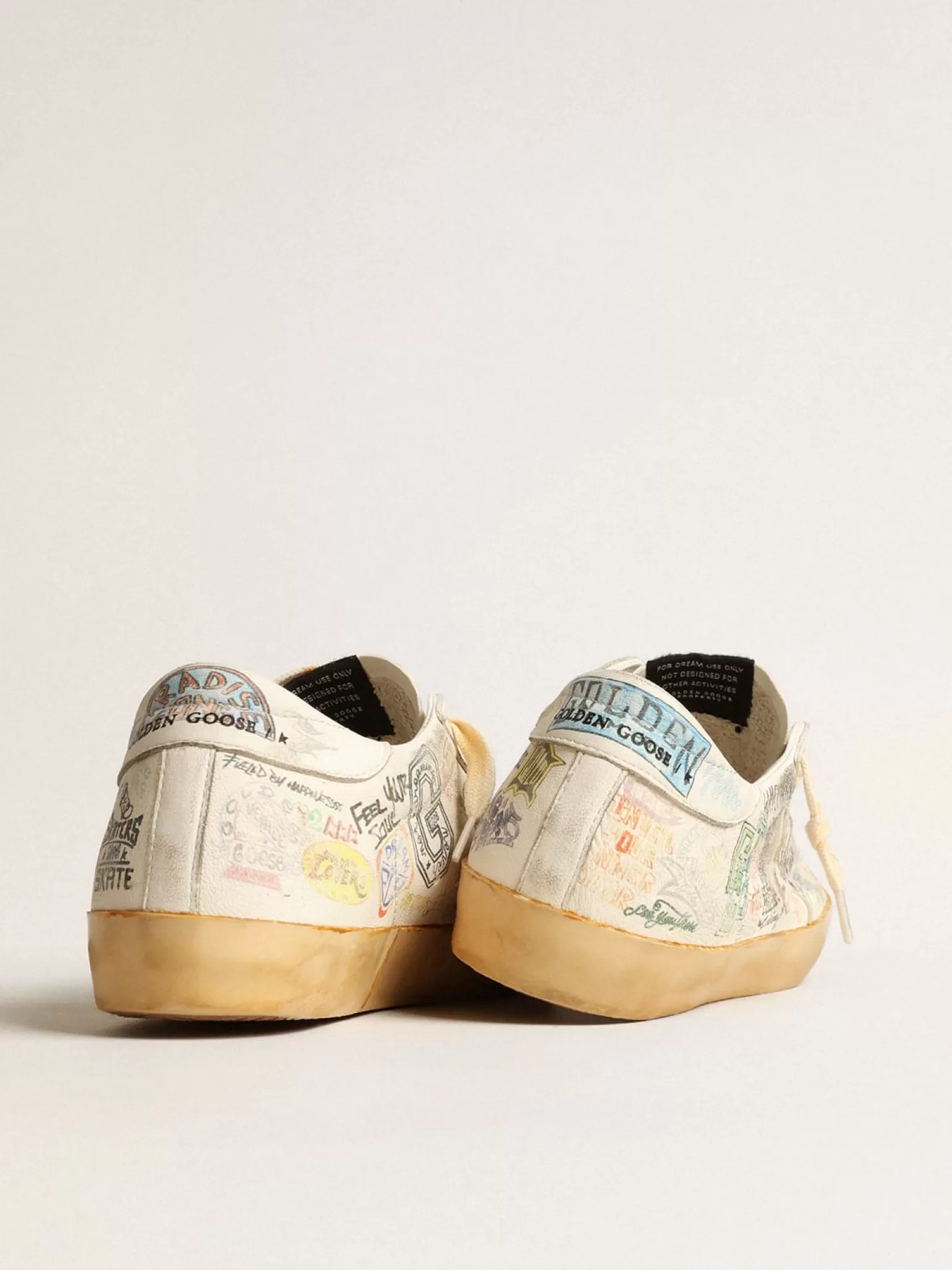 Outlet Super-Star de napa branca com grafites multicoloridos all-over Super-Star