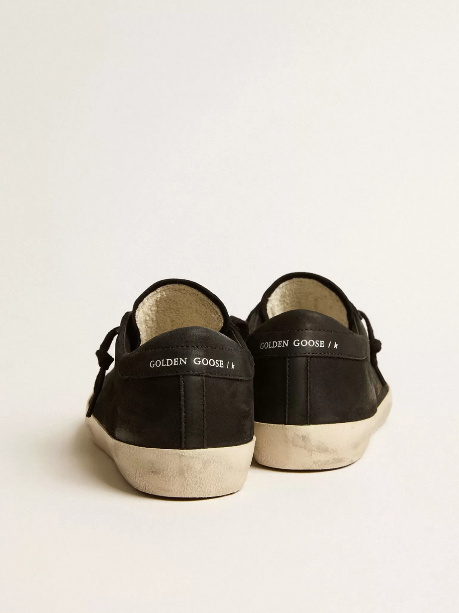 Online Super-Star de nubuk preto com estrela perfurada e talão de nubuk preto Super-Star
