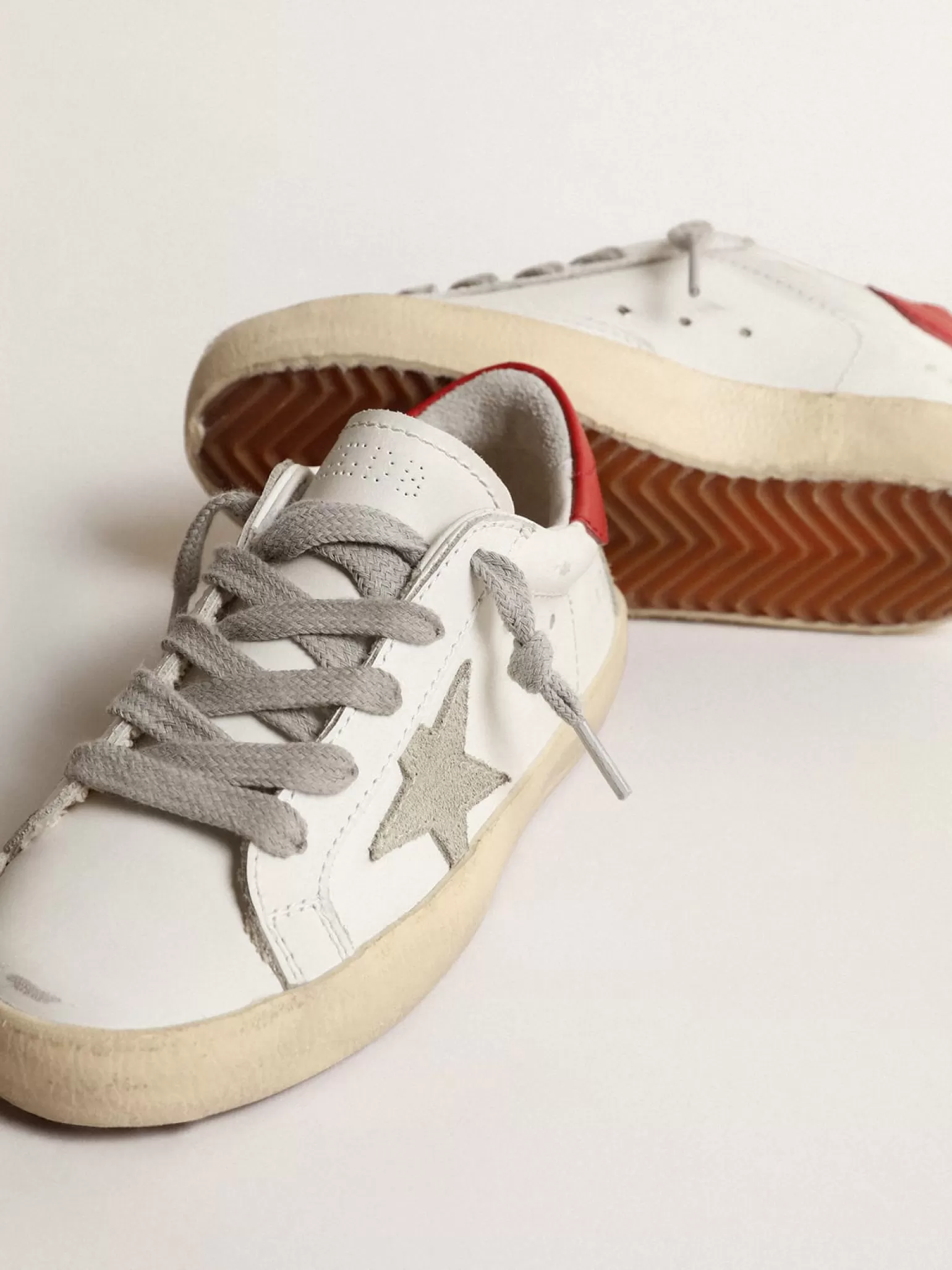Clearance Super-Star Junior com estrela de suede e talão de couro vermelho Meninas pequenas (1-3 anos) | Meninos pequenos (1-3 anos)
