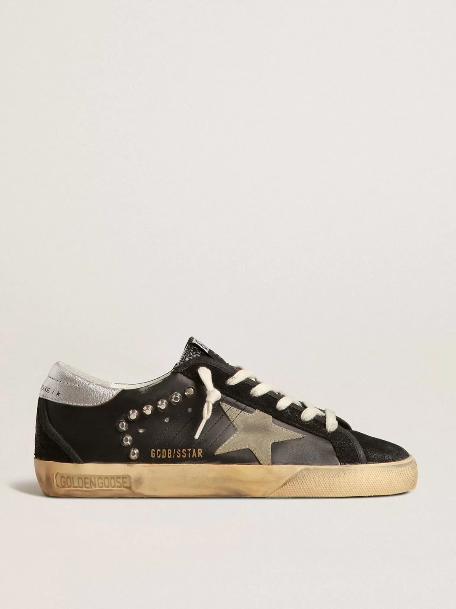 Sale Super-Star Masculino de couro e suede pretos com tachas prateadas Super-Star