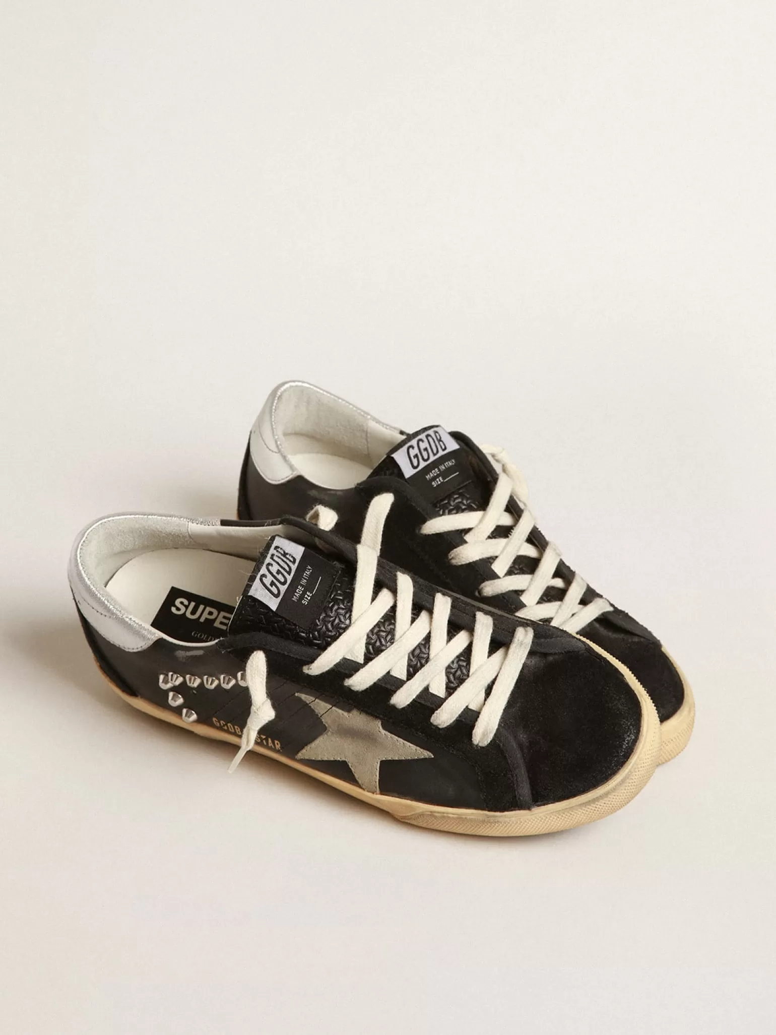 Sale Super-Star Masculino de couro e suede pretos com tachas prateadas Super-Star