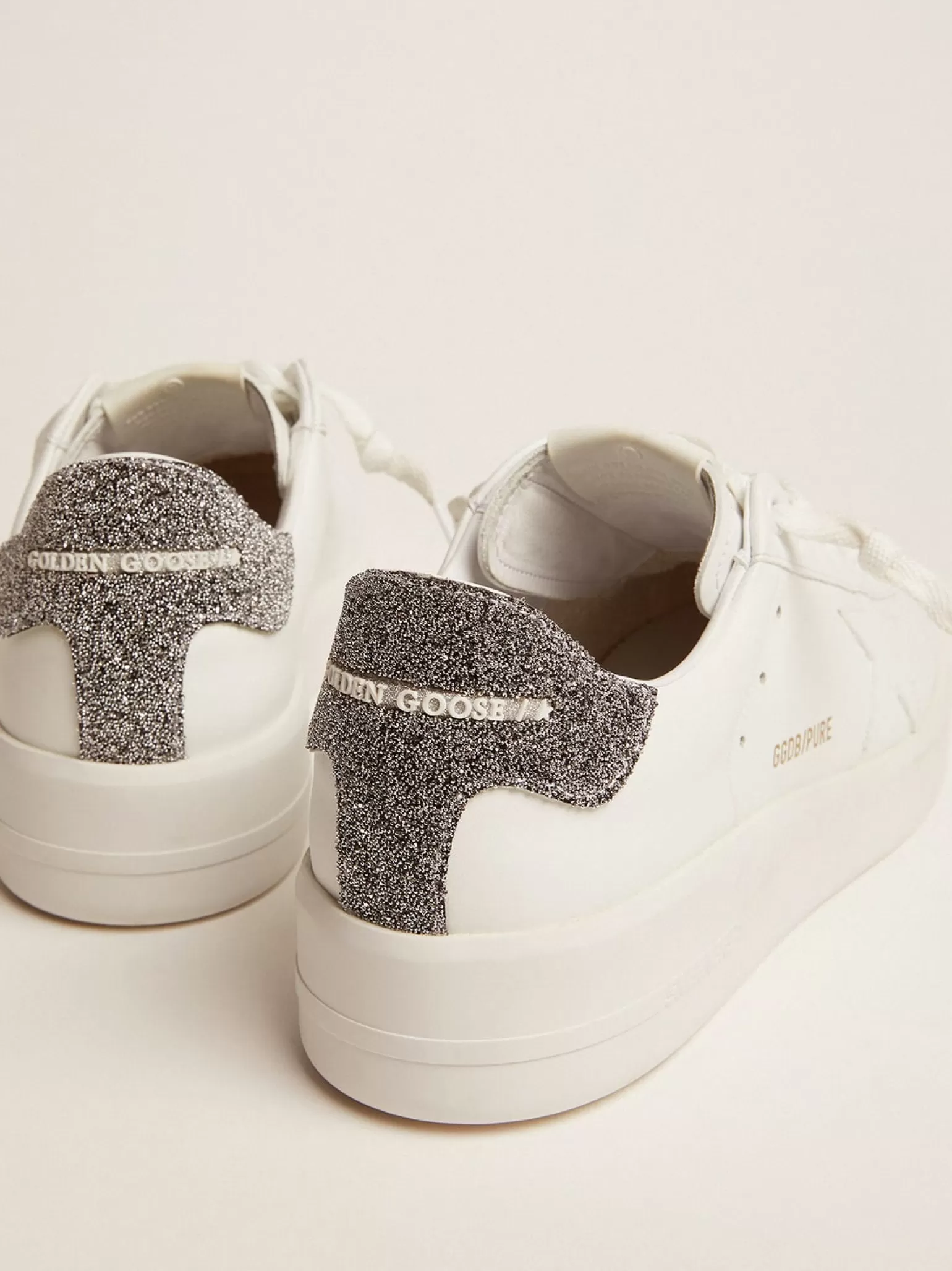 Outlet Tênis Purestar de couro branco com talão de cristais prateados MULHER Purestar