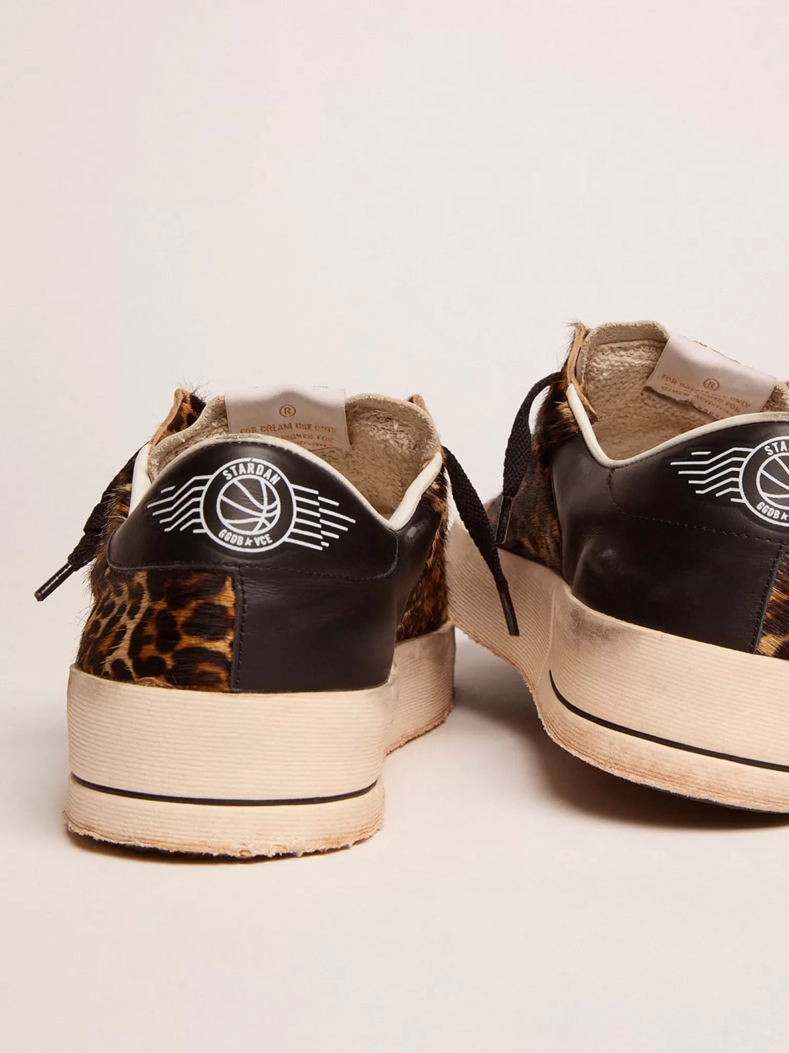 Outlet Tênis Stardan de couro cavalinho com estampa de leopardo e estrela preta MULHER Stardan
