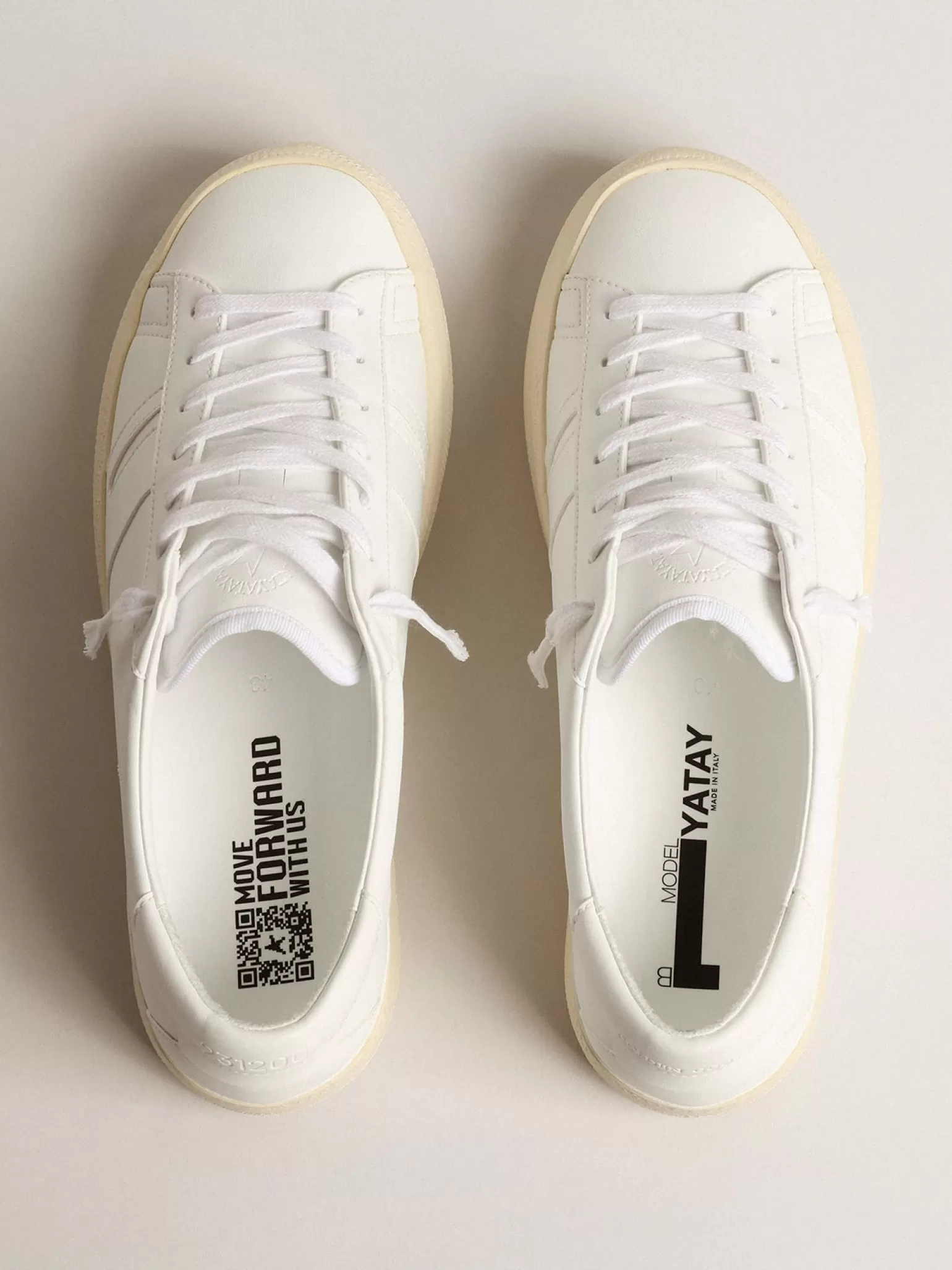 Clearance Tênis Yatay Model 1B sustentável com cabedal branco realizado em material biobaseado e Y branco MULHER Sustentável | Sustentável